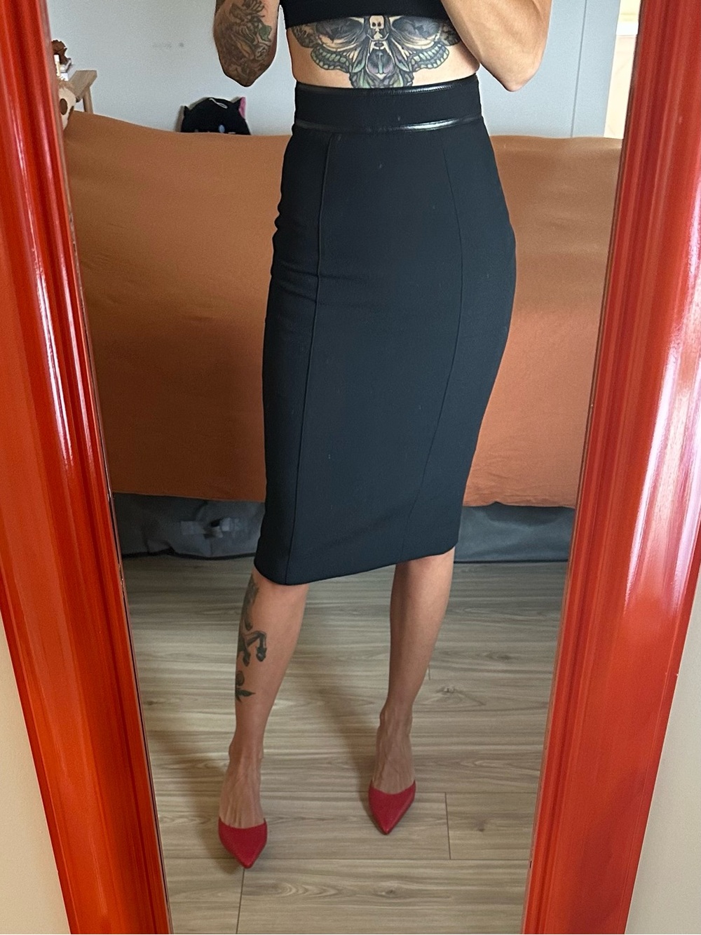 Burberry London Black Pencil Skirt with Leather Waist Trim - Size 0⁠